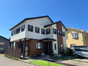 新築戸建て住宅の外観。サイディングで仕上げられた外壁