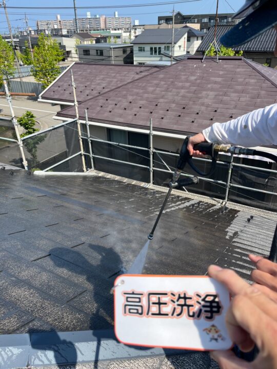 ↑(屋根)高圧洗浄
