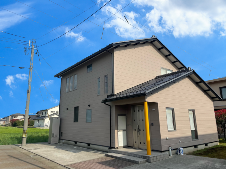 【能美市】築27年戸建ての外壁塗装工事｜ひび割れ・色あせを解消し、新築のような仕上がりに！