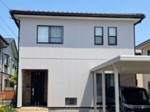 【金沢市】築20年の外壁塗装｜白系カラーで明るく清潔感のある外観に！