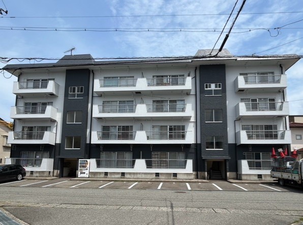 【施工事例】金沢市｜築年数を感じさせない！集合住宅の外壁を一新した塗装リフォーム