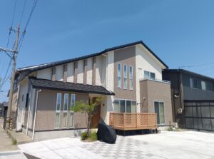 白山市 戸建て住宅 外壁塗装工事｜住まいを明るいホワイト基調にリフレッシュ
