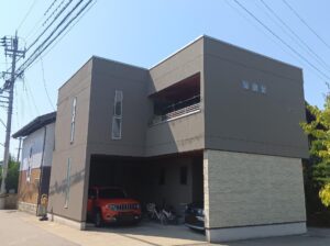 【白山市】築8年のモダン住宅 外壁塗装施工事例｜外壁王