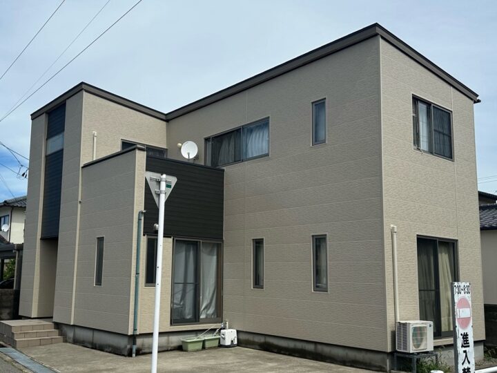 【金沢市】築10年の戸建てでアルミサイディング張替え工事|YKKシャインウォール・パウダーホワイト使用