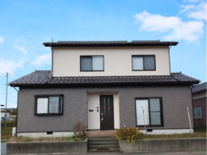 【かほく市】外壁のカビ・凍害・コーキング亀裂を一括改善！地域密着の外壁塗装で築20年の住まい施工事例