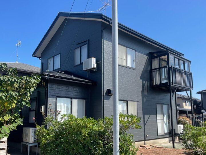 【小松市】築30年の戸建て住宅|劣化が進んだ外壁を塗装で一新!コーキング剥離・クラック・チョーキングを徹底補修