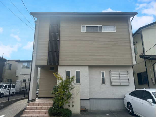 【金沢市】築14年戸建て住宅の外壁塗装施工事例｜色あせ・コーキング劣化を早期メンテナンスで美しく再生