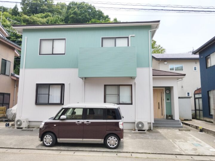 河北郡津幡町の外壁塗装施工事例|色褪せ・サビを丁寧に整え、明るい外壁へ
