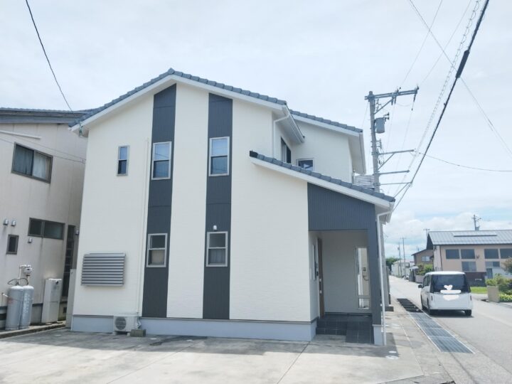 白山市の戸建て外壁塗装｜築18年、外壁の黒ずみ・ひび割れ・剥がれを補修して外壁をメンテナンス