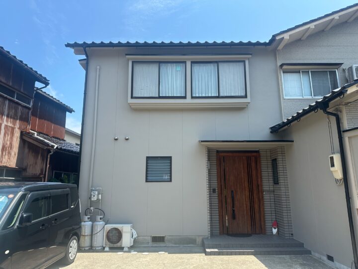 【金沢市 戸建て外壁塗装】雨だれ・ひび割れ・色褪せが見られた外壁を塗り替え
