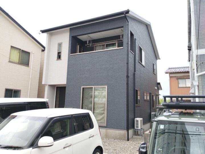 【金沢市の外壁塗装施工事例】コーキングの劣化を補修し、戸建て住宅をメンテナンス